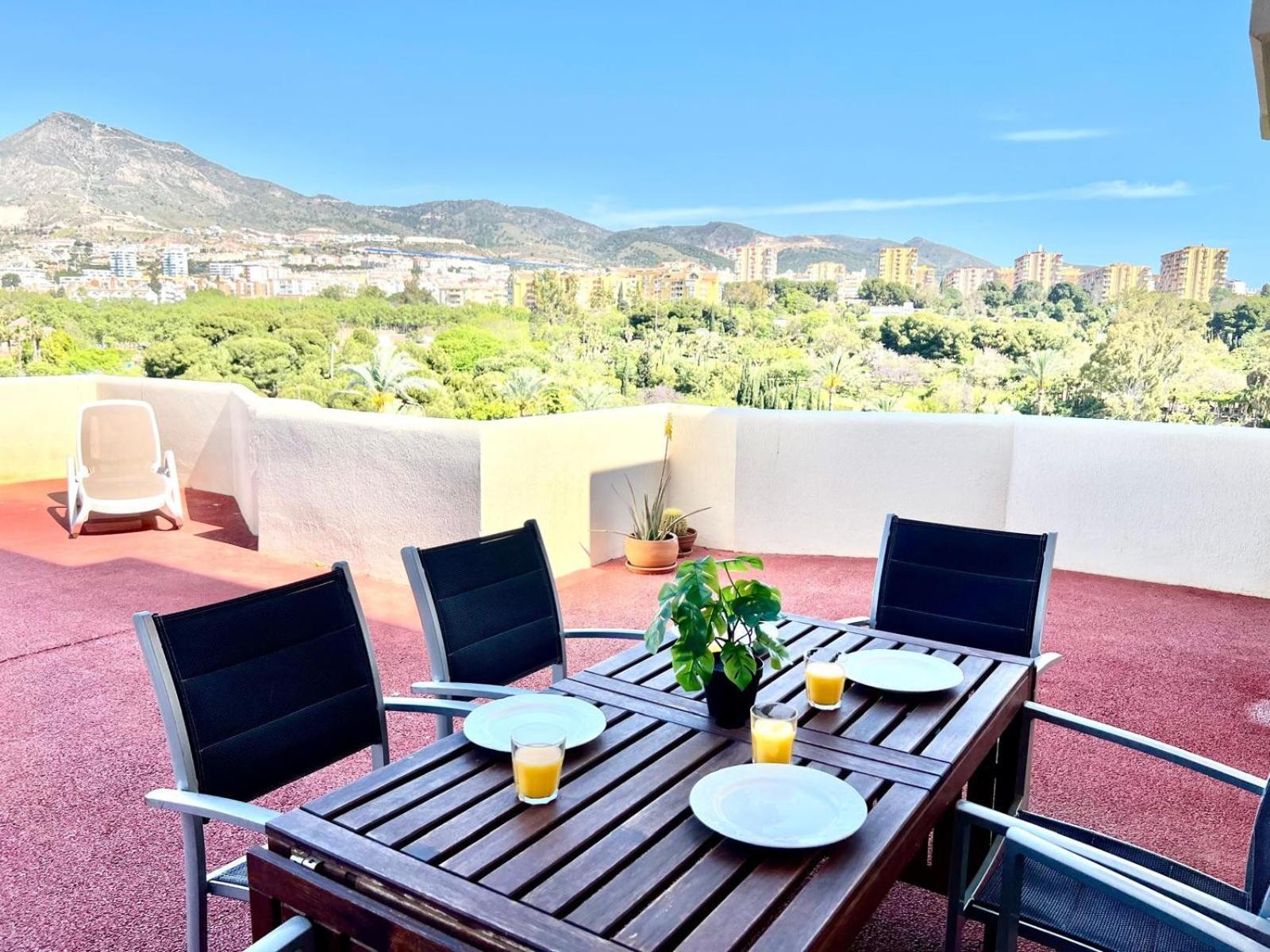 Large Terrace Sea & Mountain Benalbeach Appartamento *
